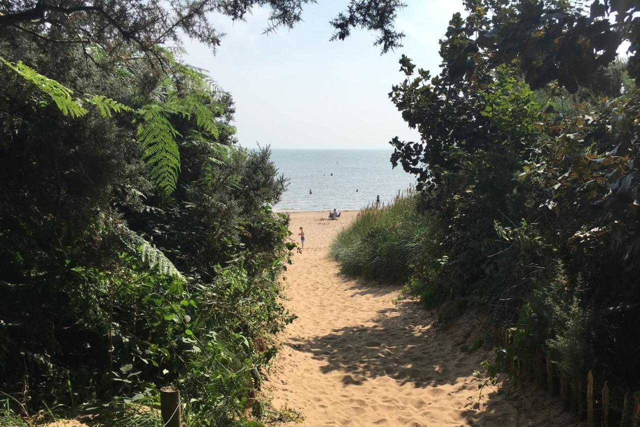 Thistle Lodges At Sandyhills Bay ดัลบีตตี ภายนอก รูปภาพ
